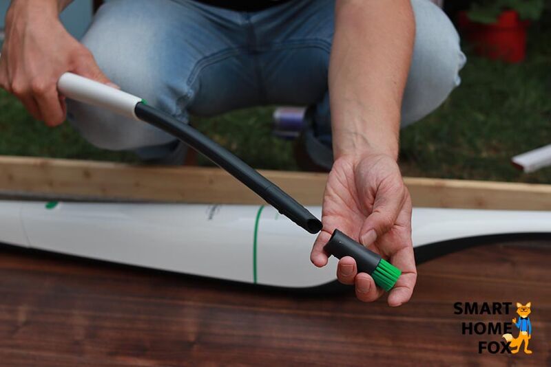 Small extra brush for vacuuming the skirting boards etc.